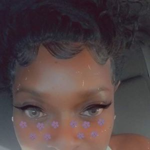 Meet your Posher, Lola